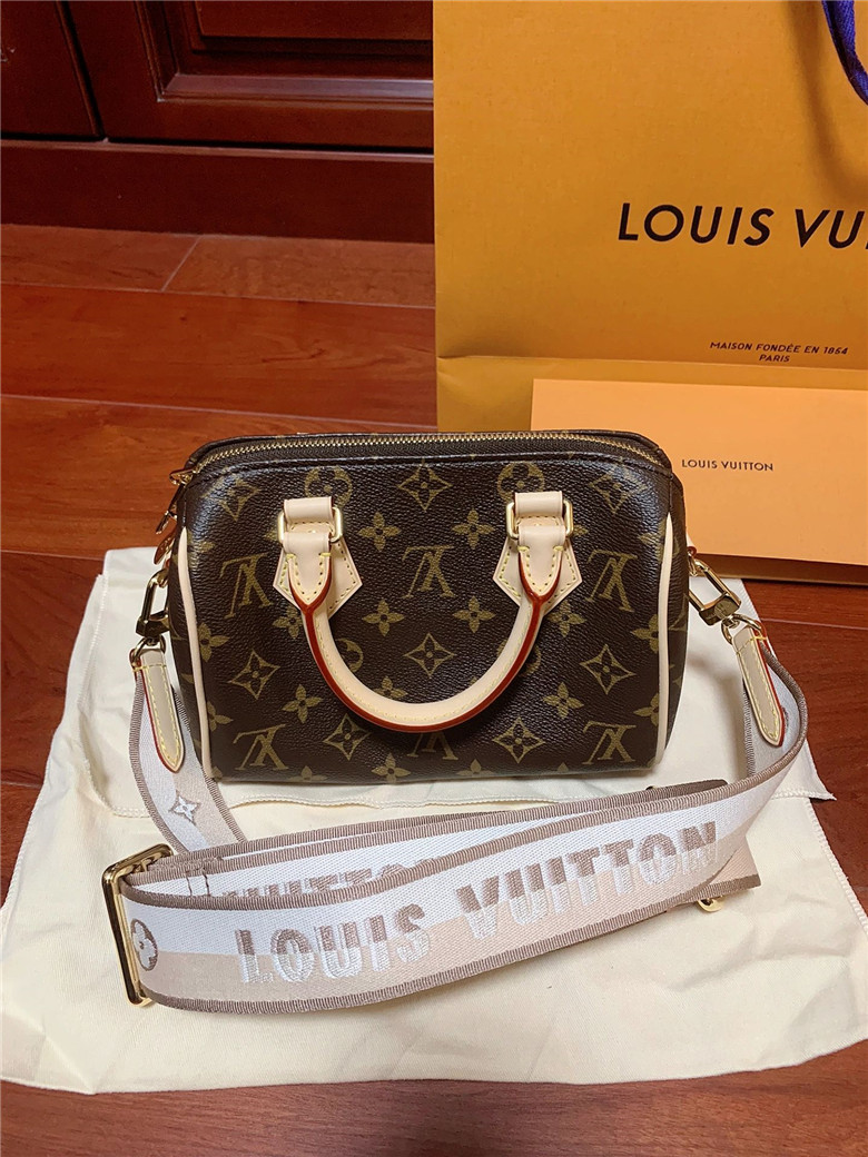 lv speedy20米色肩带上身图来啦