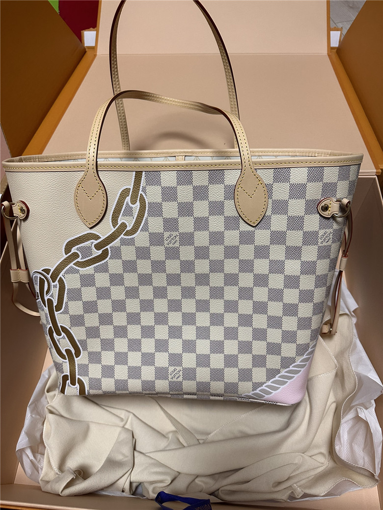 买第一个lv包 neverfull，被顺丰小哥路边开箱了