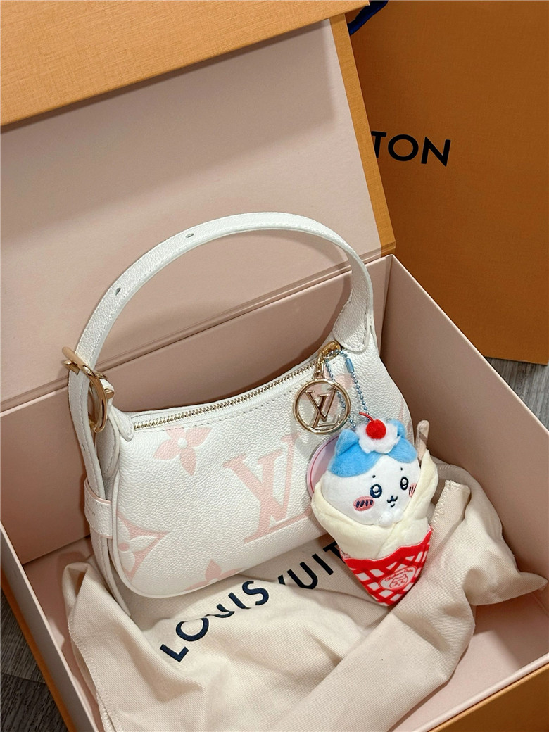 LV24季节限定草莓牛奶mini moon bag